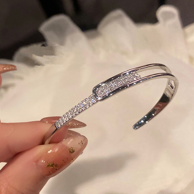 Pulsera de metal abierta estrellada nicho alto sentido verano pulsera de diamantes geométricos temperamento pulsera de todo fósforo al por mayor
