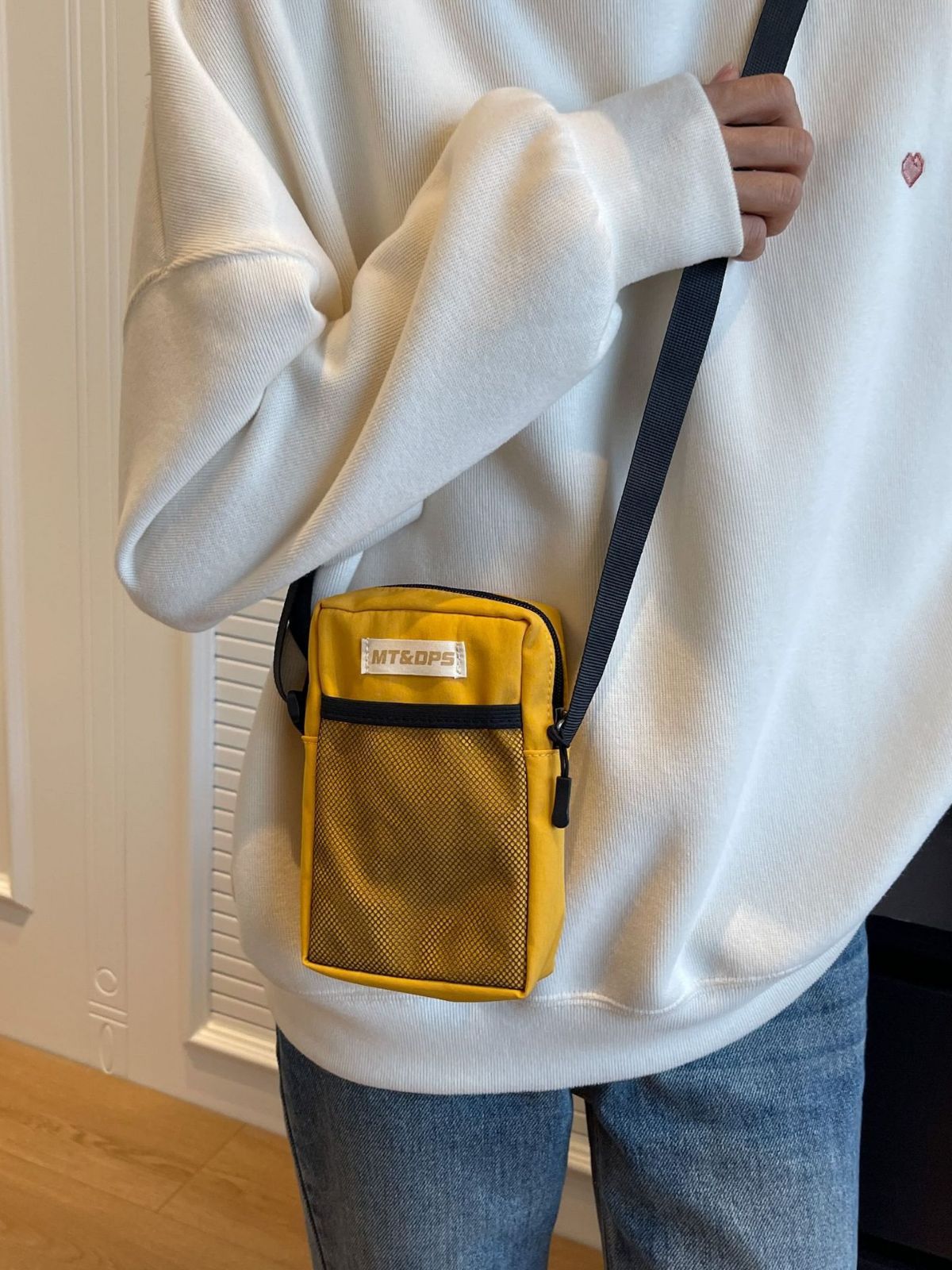 Solid color waterproof niche fashion brand mobile phone bag ins fashion mini coin purse earphone bag personalized small shoulder bag