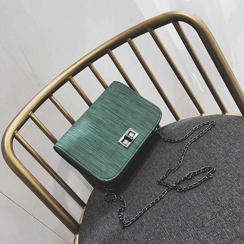 2021 new ladies small square bag turn lock chain shoulder bag diagonal bag fashion Mini small bag factory supply