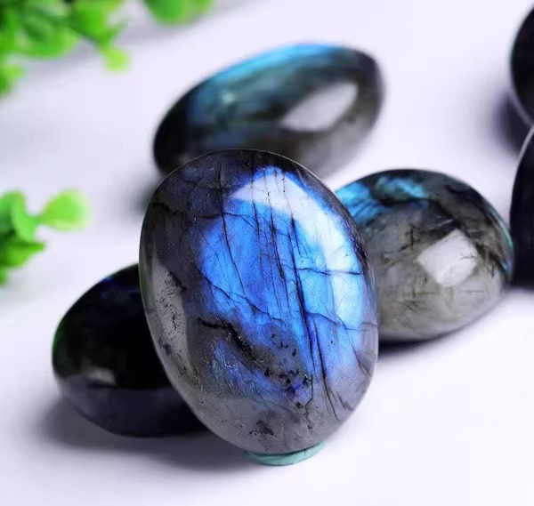Madagascar natural gray Moonstone labradorite stone with shape playing ornaments wholesale Crystal Moonstone original stone