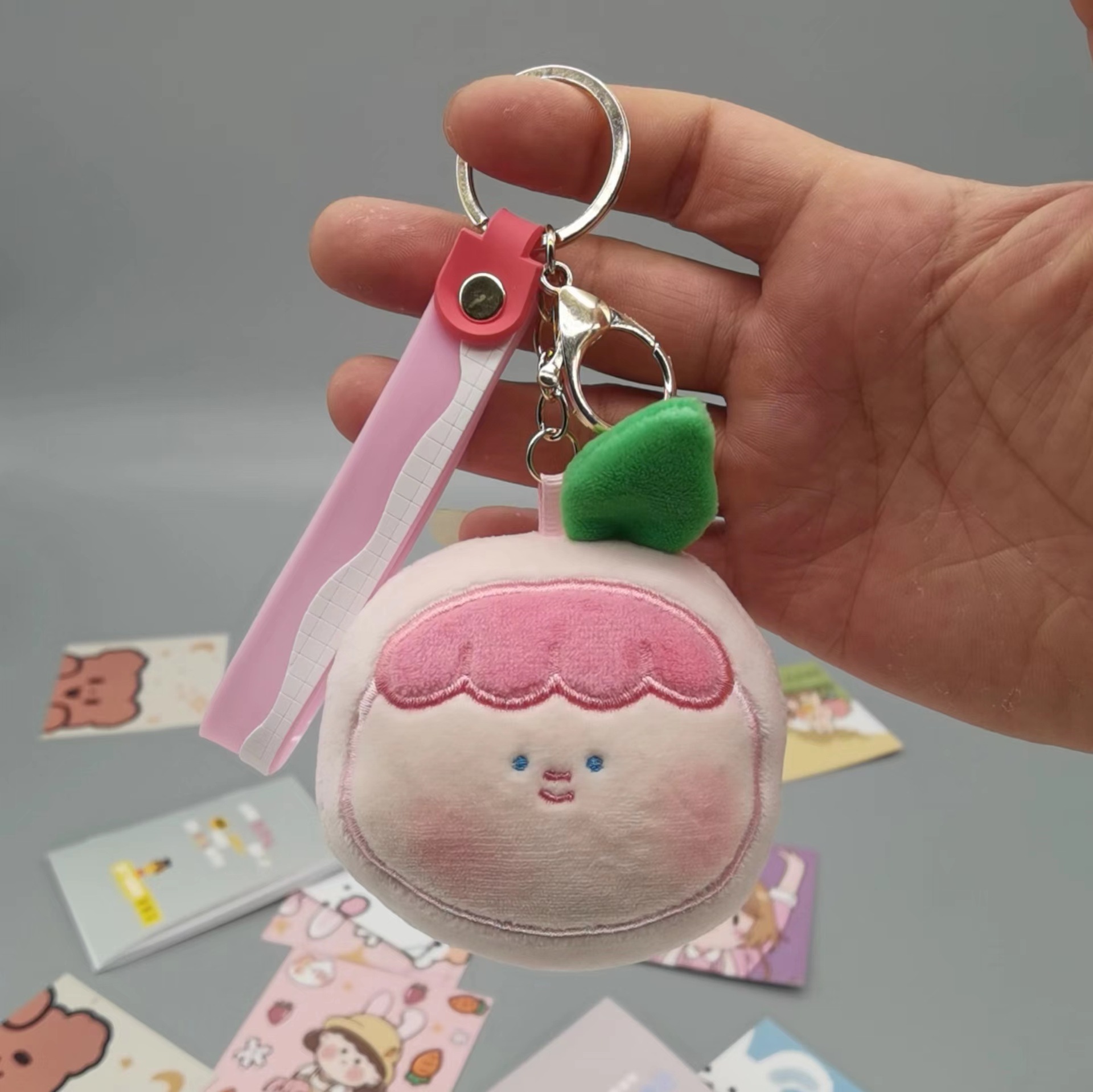 Decompression pinch music key chain creative plush personality cure couple schoolbag pendant cute fashion small gift women