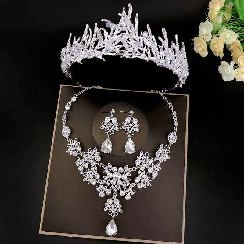 花嫁の王冠のネックレスのイヤリングの3つのセットの組み合わせの大量の現物の走る量の卸売りの価格性能比の組み合わせ|undefined