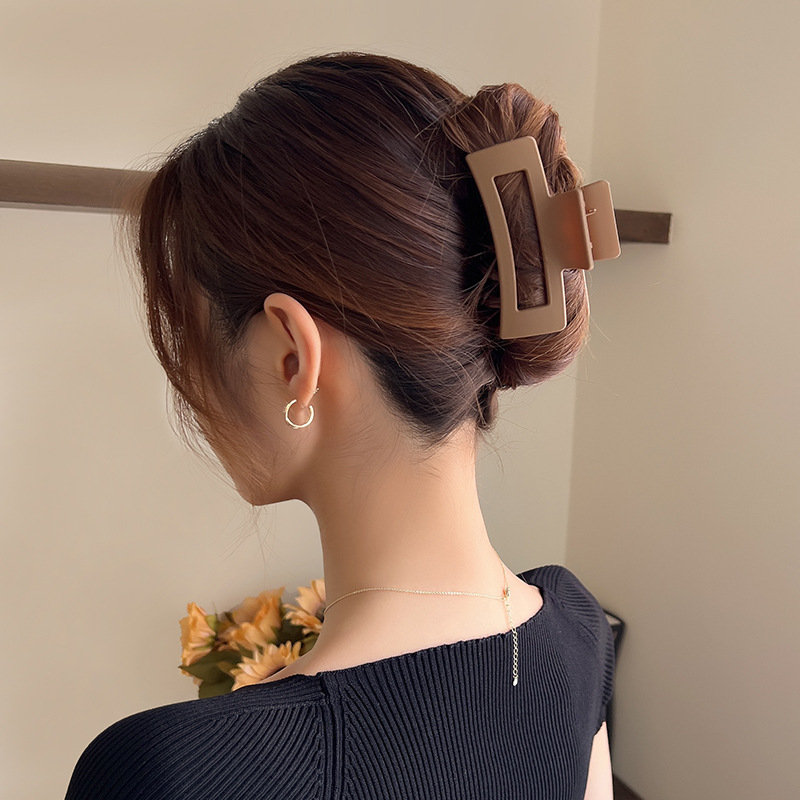 Large Frosted Shark Clip Hair Multi-Grab Clip Women's Autumn and Winter Hairpin 2022 New Back of Head Hairpin Clip Headwear