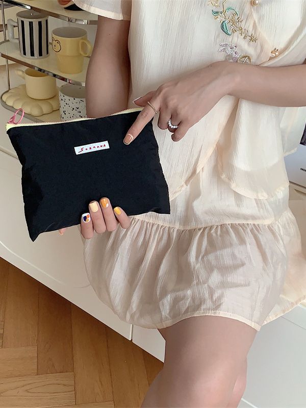37161 韩国小众设计冰淇淋色化妆包小物件收纳袋字母手拿包零钱包