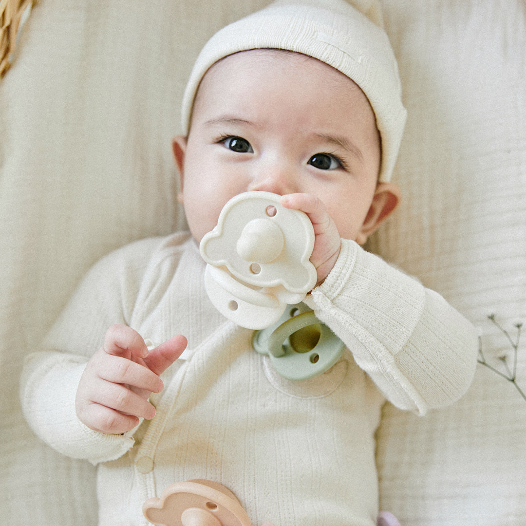 ins style South Korea newborn baby anti-flatulence 0-6 months old over one year old sleeping super soft silicone pacifier