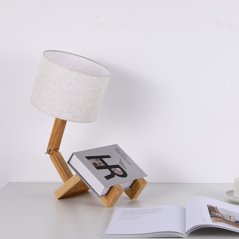 European solid wood robot creative desk lamp Nordic gift wooden American Japanese wood craft bedroom bedside lamp