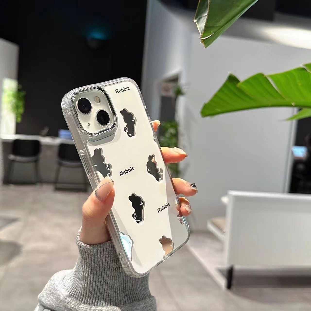 卡通可愛鏡面兔子適用iPhone15promax蘋果14手機殼13小眾12新款xs