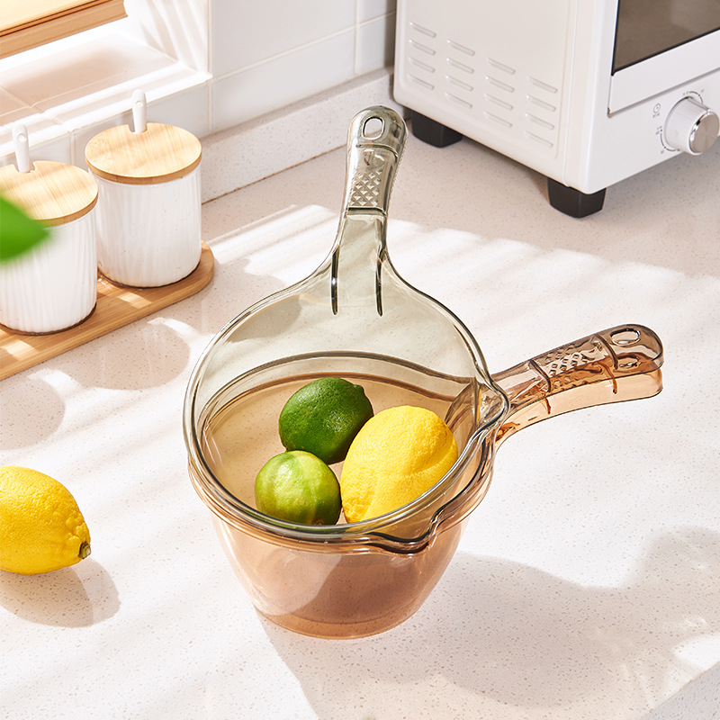 Creative acrylic water spoon thickened long handle water scoop kitchen household transparent water scoop baby bath scoop wholesale