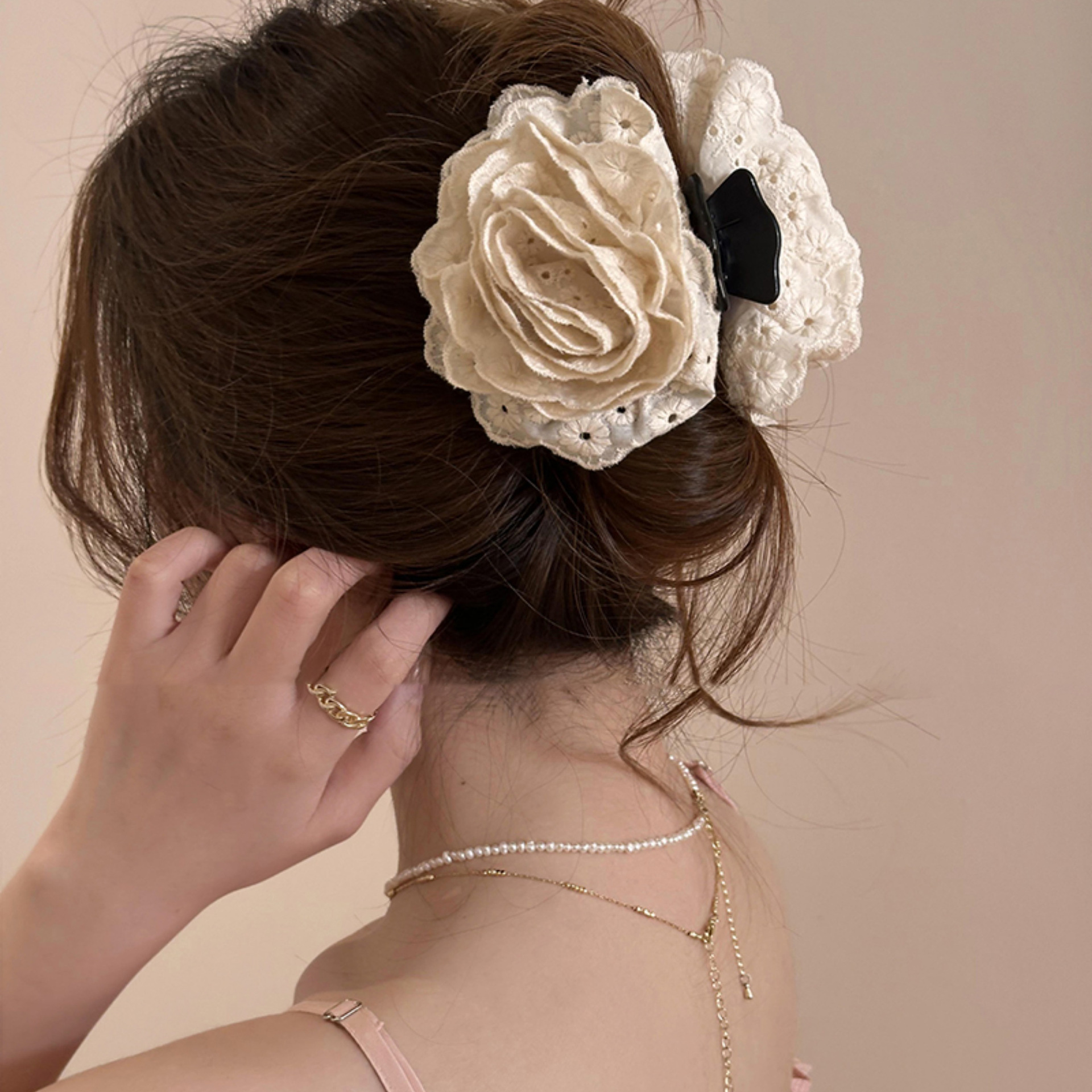 Korean style online celebrity caro rose clip female 2024 new flower shark clip high-grade headdress Flower hairpin headdress_voghion.com