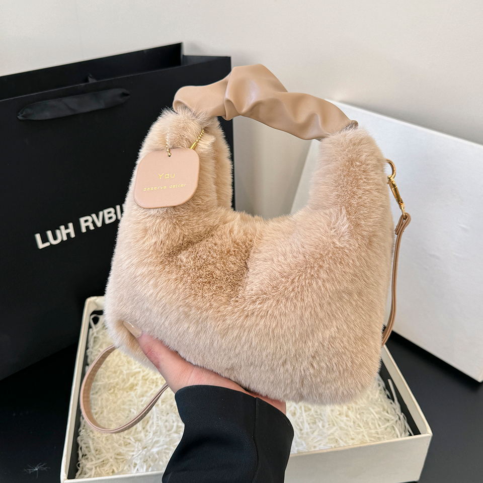 High-end online popular fairy Plush Bag 2023 new winter handbag pleated women's bag shoulder crossbody