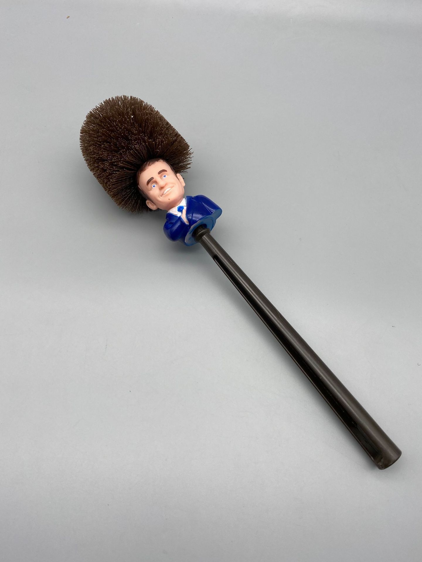 Cross-border wholesale Macron toilet brush creative doll presidential toilet brush with base spoof French toilet brush