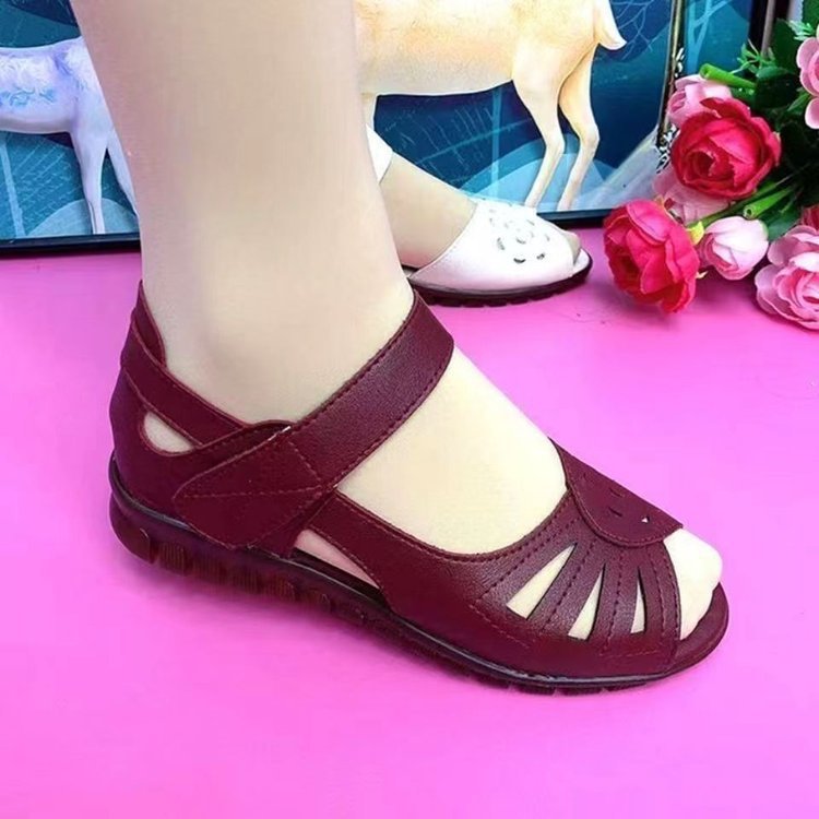 Women's sandals 2024 Summer new women's sandals mother's shoes flat beef tendon soft bottom middle-aged and elderly beach shoes