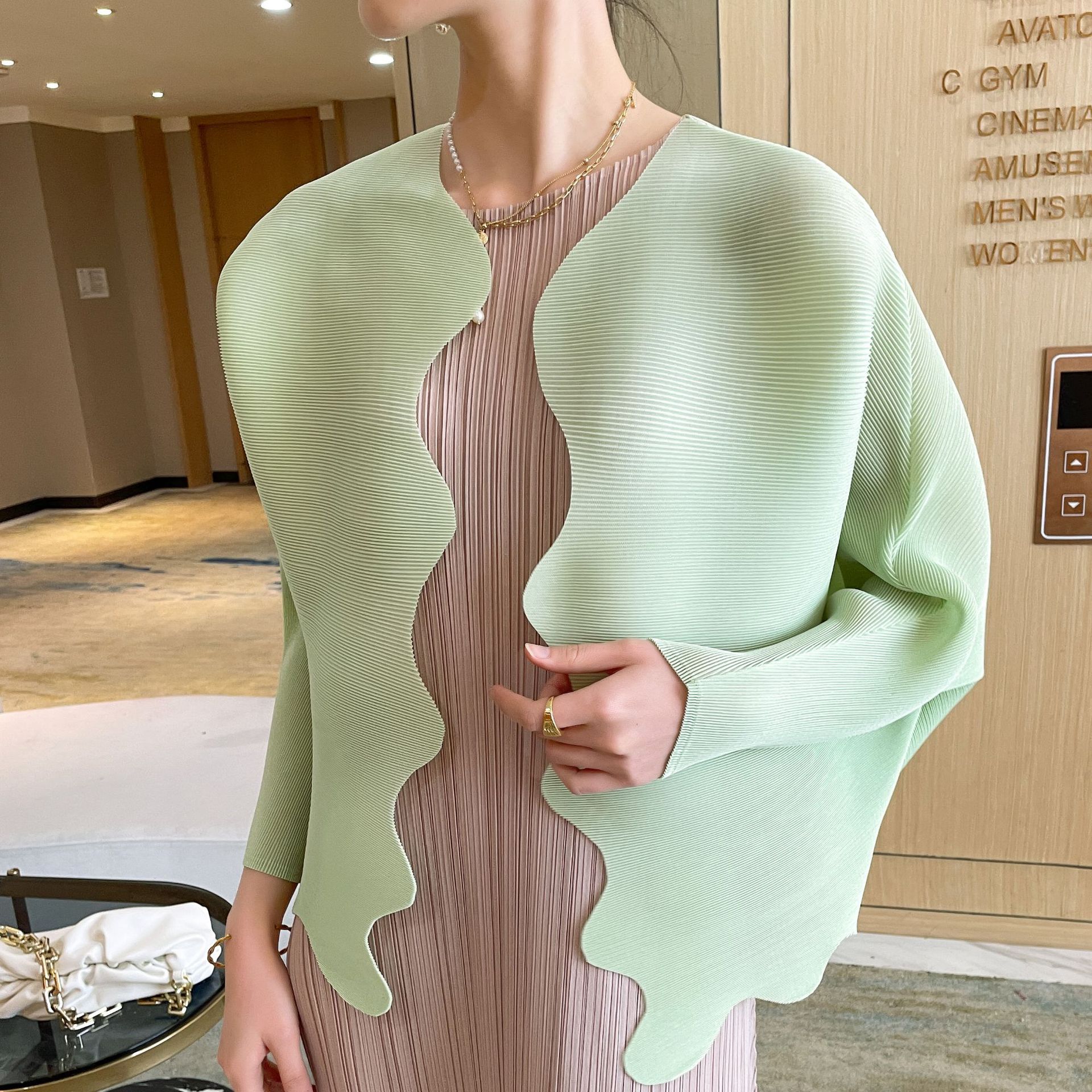 2024 early spring new high-end pleated loose slimming versatile casual batwing sleeve cardigan outer wear