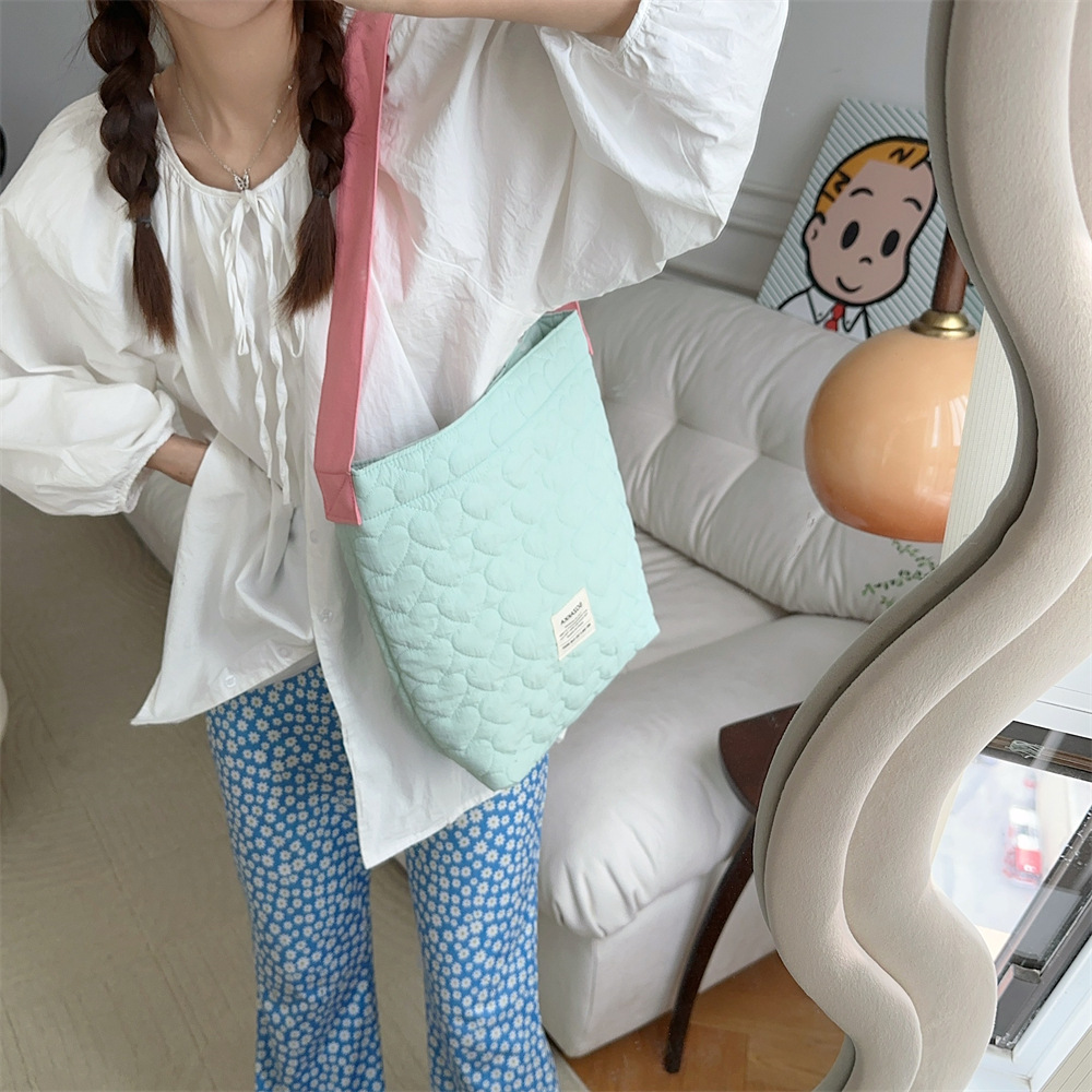 38241 ins new contrast color shoulder bag student female practical large capacity mummy bag quilted shoulder bag female_voghion.com