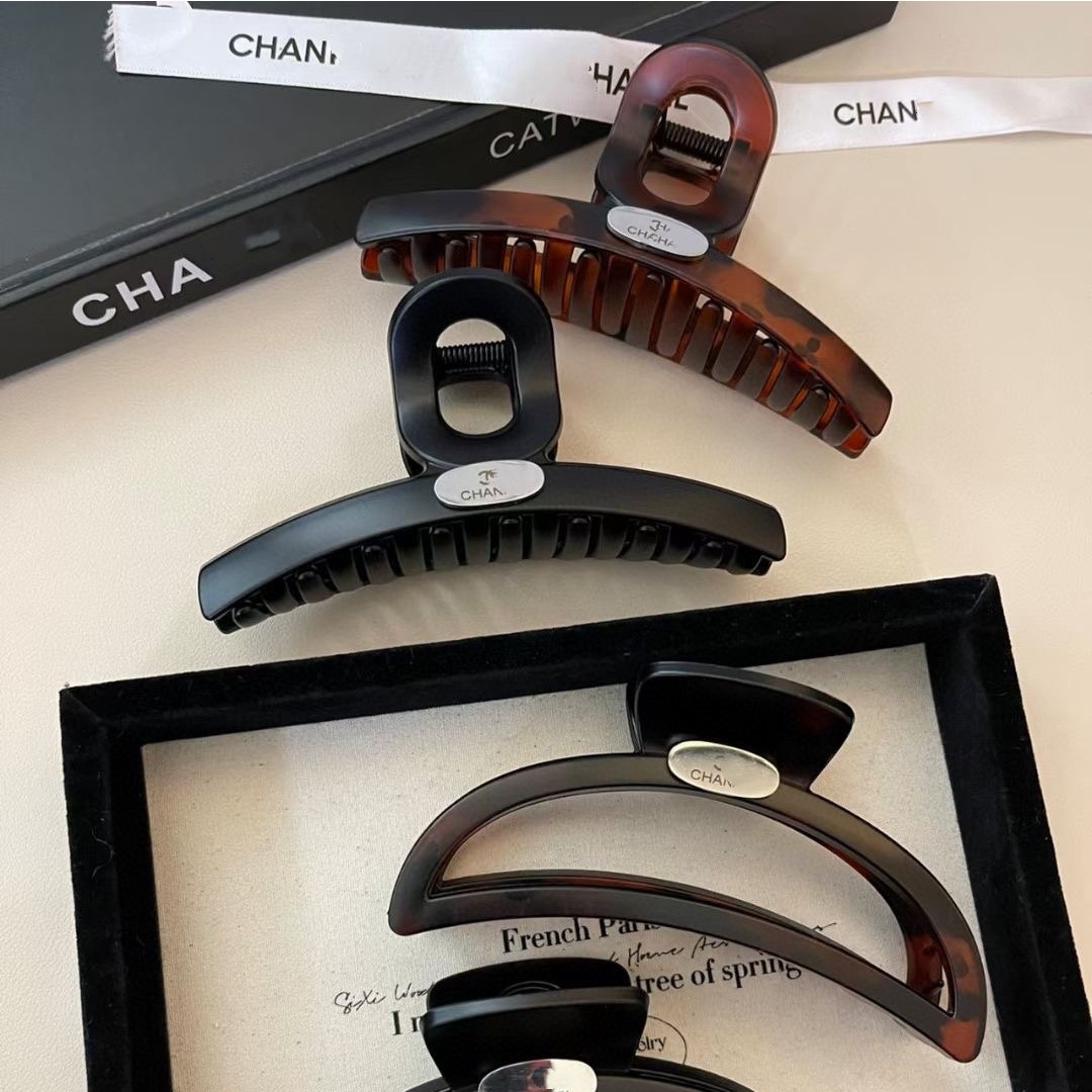 2023 new style hair clip high-grade fashion temperament Maillard color series curved Moon Hollow large hair grip updo hair clip