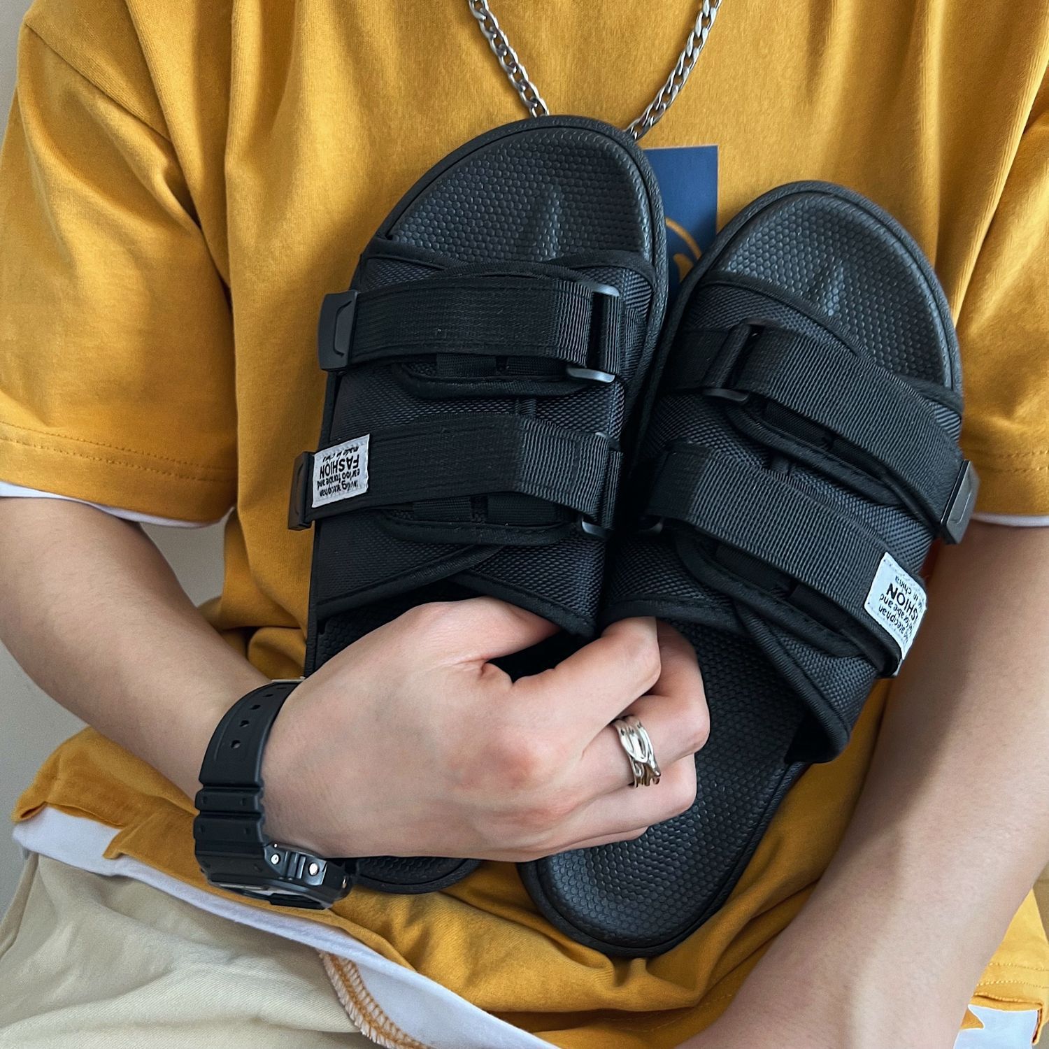 2024 Summer new beach slippers outdoor flip-flops non-slip deodorant Korean style personalized men's sandals fashionable outdoor wear