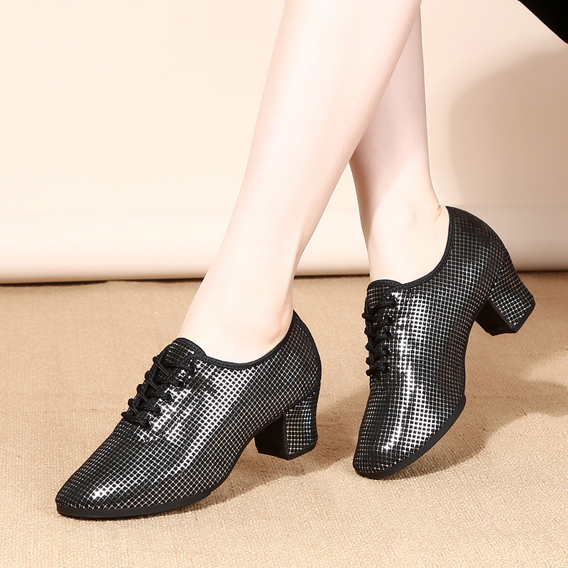Spring and Summer Four Seasons Square Dance Shoes Latin Dance Shoes Women's Adult Soft Sole Teacher Shoes Cloth Dancing Shoes Modern Dance Shoes