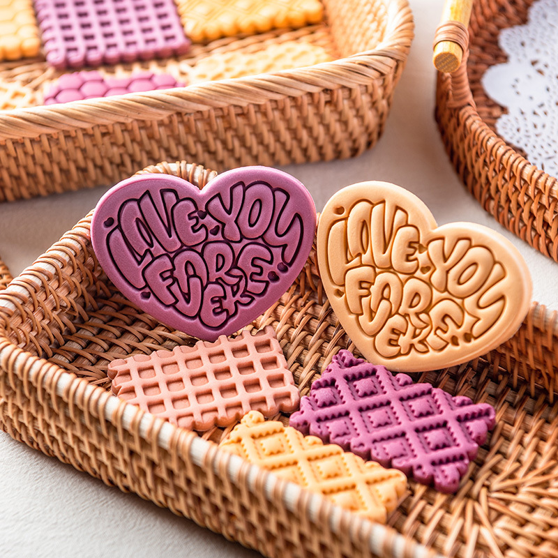 Cross-border Valentine's Day sugar cookie mold English letters geometric love pattern three-dimensional embossing mold baking tools