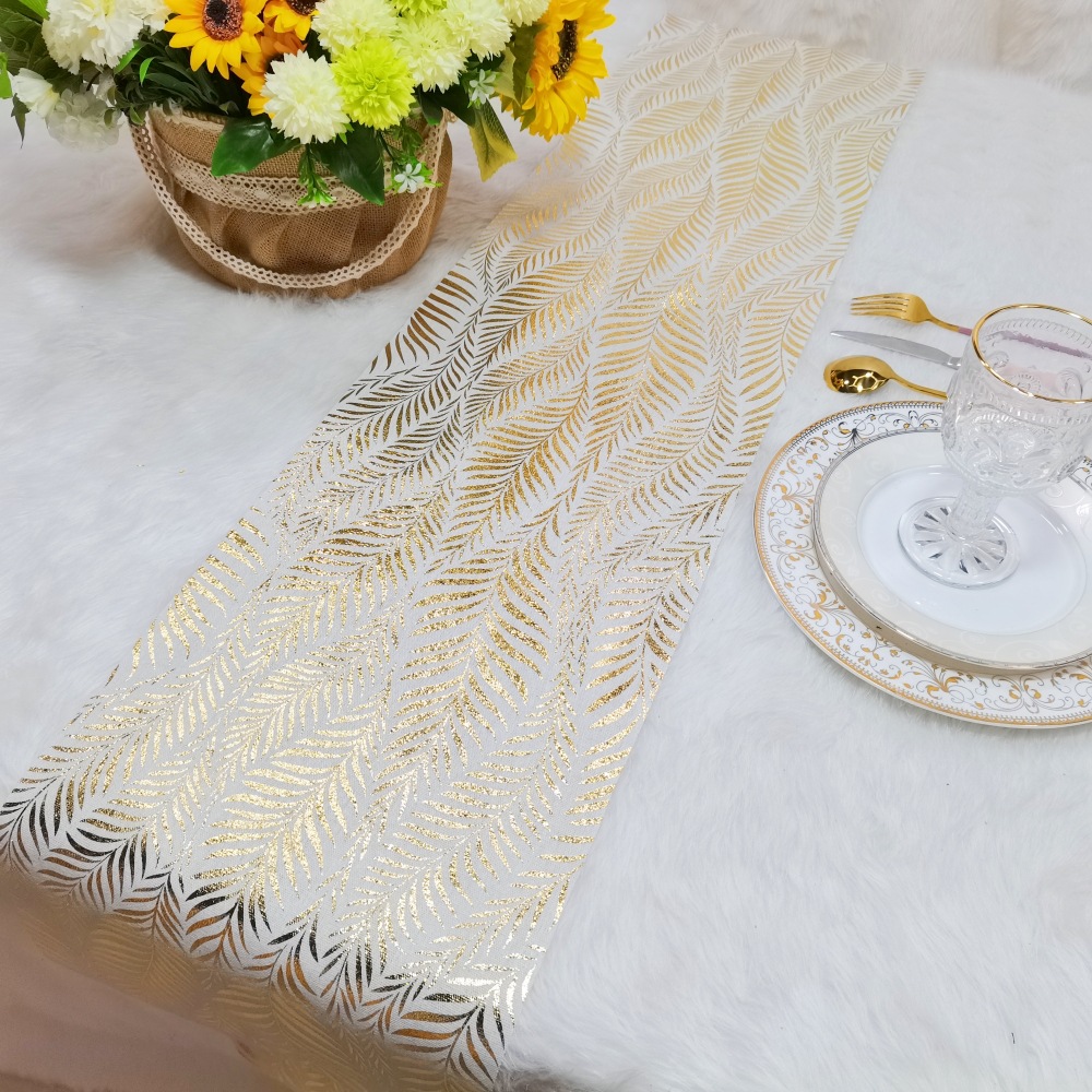 Yiwu Production Spot Bronzing Color Leaf Trimming Polyester Cotton Table Flag Holiday Dinner Banquet Christmas Decoration