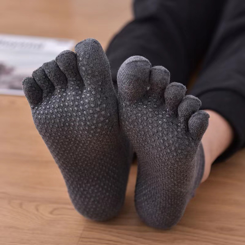 Factory spot wholesale men's Pilates yoga socks long tube dispensing five-finger socks fitness sports low five-toe socks