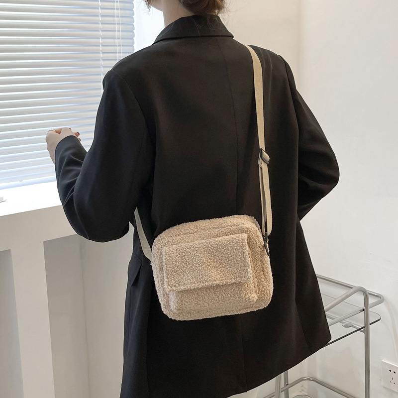 Cute solid color autumn and winter furry shoulder underarm small square bag 2023 new trendy fashionable western style women's bag mobile phone bag