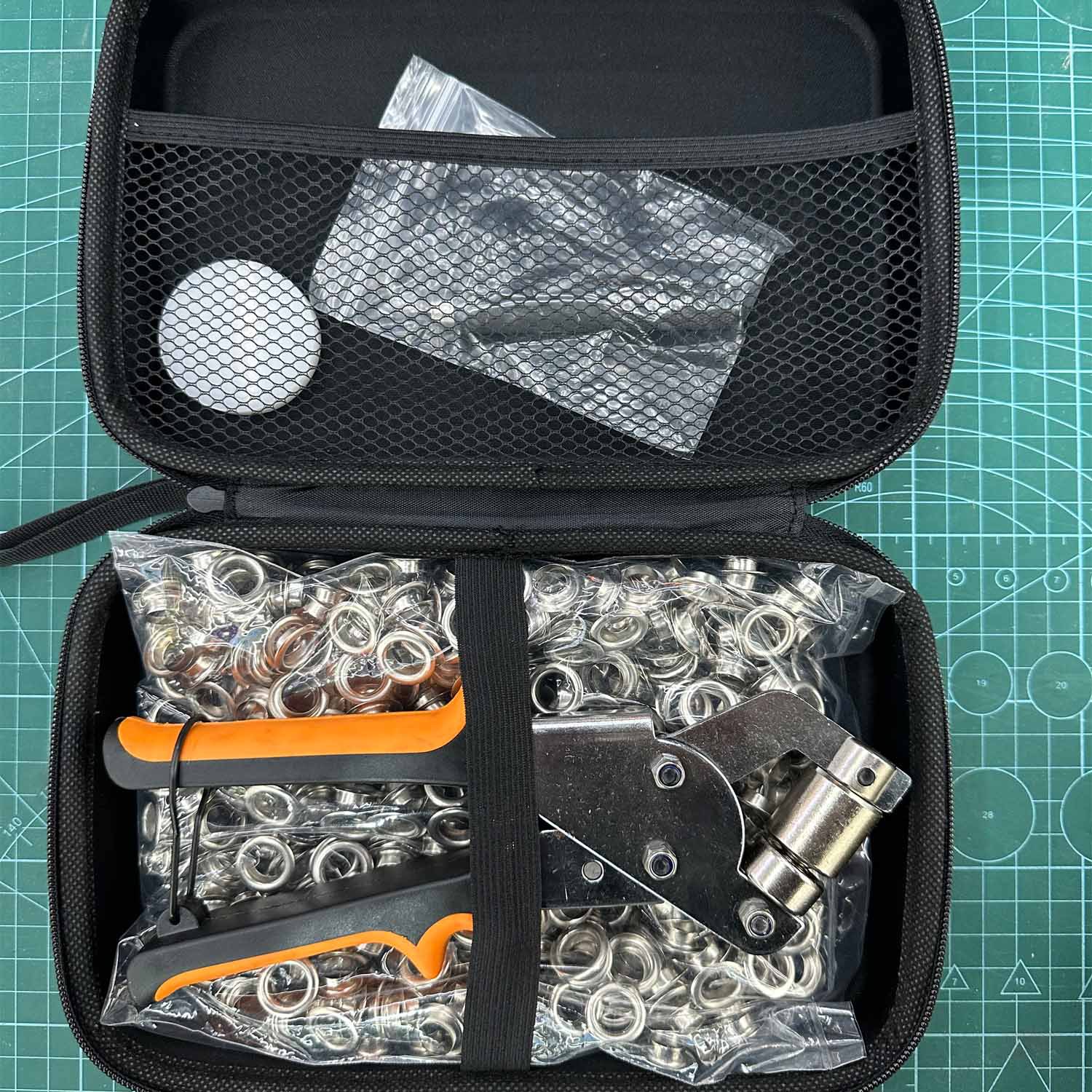 Cross-border Hot Selling Grommets plier Manual 10mm Pneumatic Eye Buckle Pliers Jet Painting Cloth Leather Eye Pliers suit