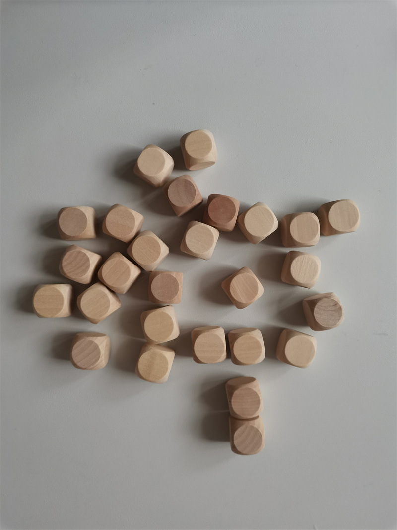 Factory wholesale quality level big dice 3cm blank solid wood color processing activity props table game accessories