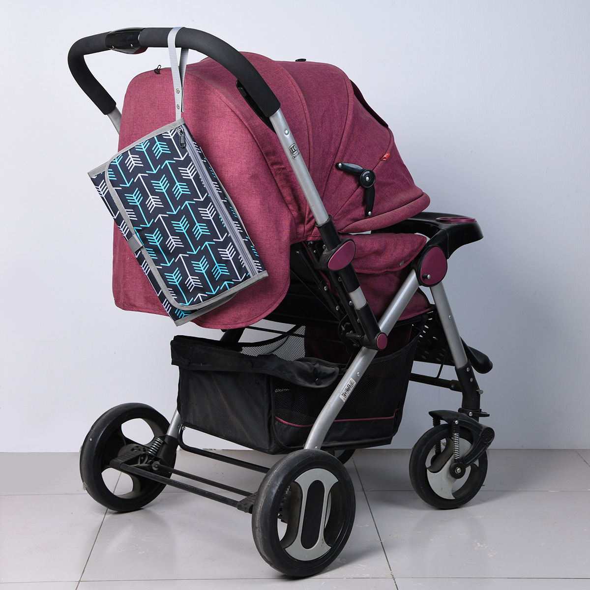 宝宝外出可折叠尿布垫旅行便携式换尿布垫子可挂童车婴儿收纳包