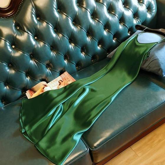 Sling dress Spice Girls Summer French Satin V-neck Solid Color Fashion European and American Loose plus size dress