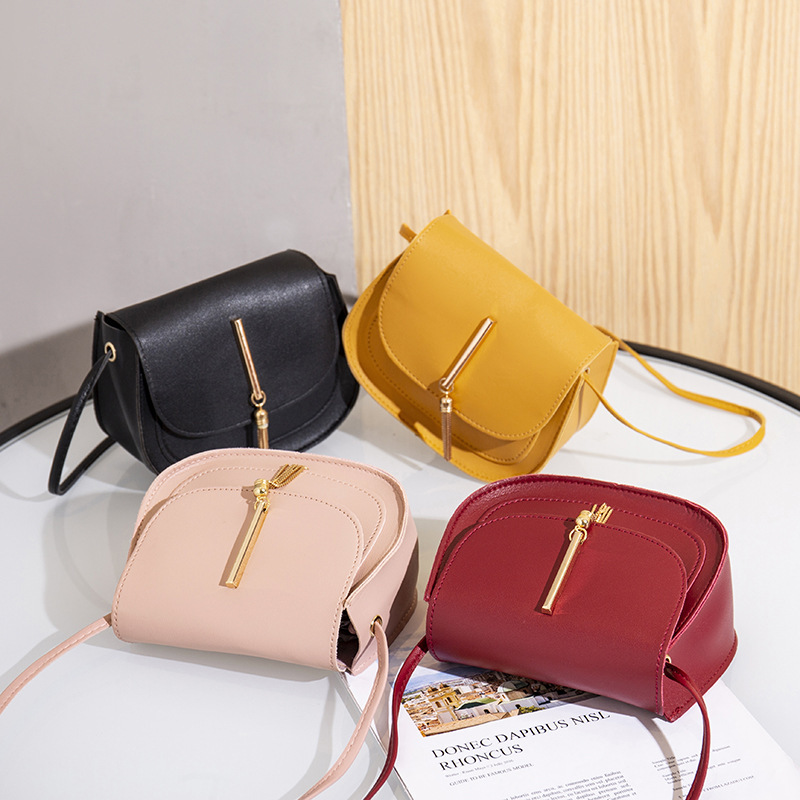 Women's bag 2020 new golden tassel double-layer semicircle single shoulder saddle bag fashion casual mobile phone bag small bag fashion