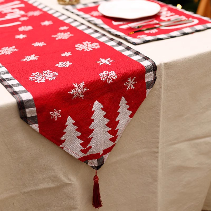 クリスマスの食卓は家庭用店舗のテーブルを飾って、クリスマスの装飾シーンはテーブルクロスを飾っています。|undefined