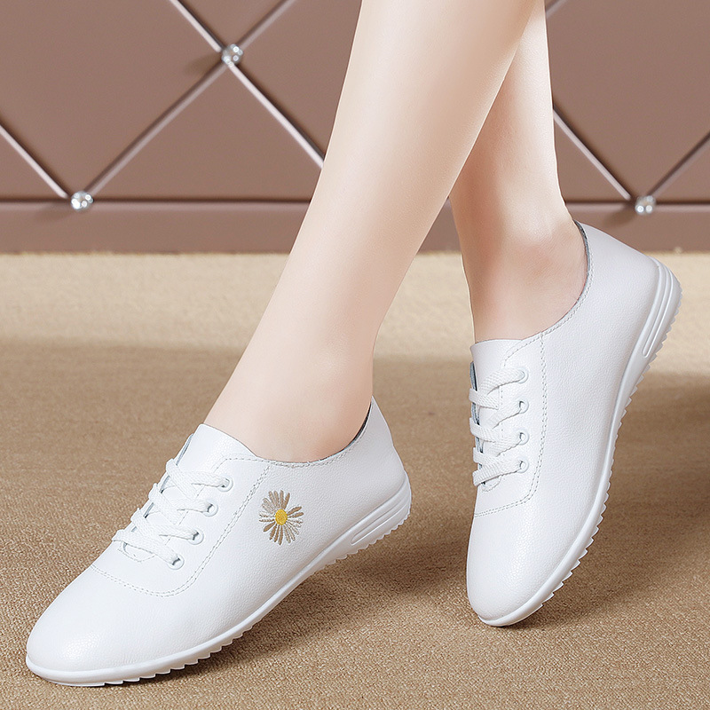 Spring and Autumn White Shoes Women's Flat Bean Shoes Soft Bottom Lace-up Shoes Casual Shoes Leather Shoes for the Elderly Comfortable Mother Shoes