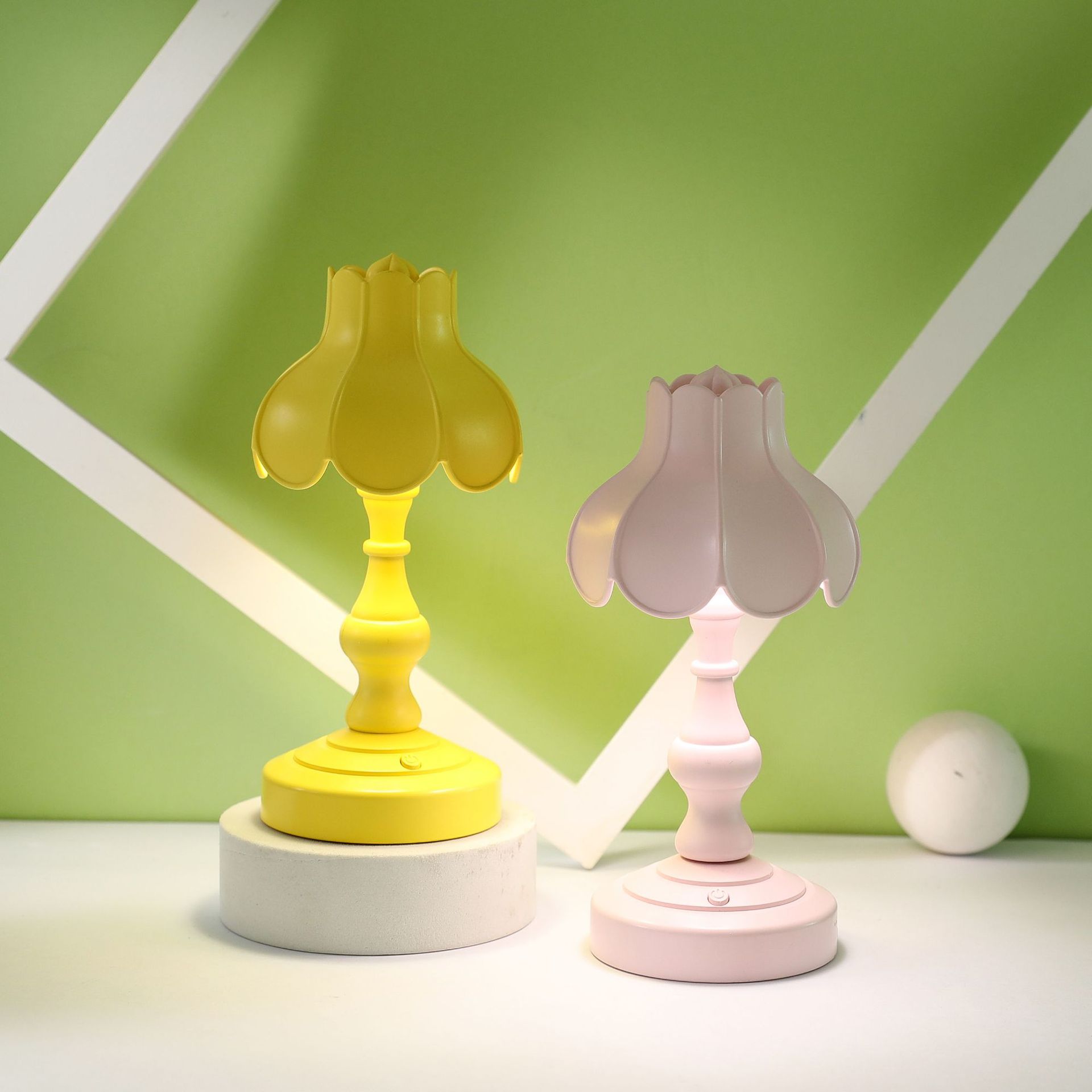Mini Girl Heart lotus small night light Retro vintage style charging table lamp bedroom bedside LED eye care lamp
