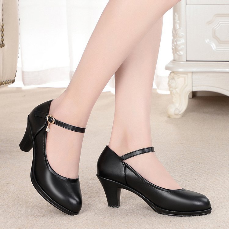 2023 autumn new casual buckle thick heel middle-aged mother shoes women manufacturers wholesale