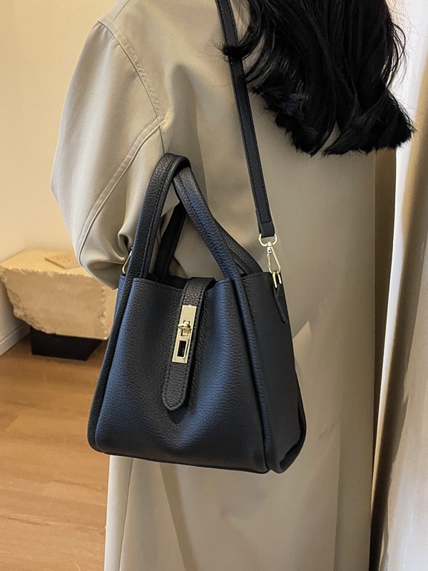 This year's popular small bag for women in autumn is versatile, new retro single shoulder crossbody bag, textured portable bucket bag