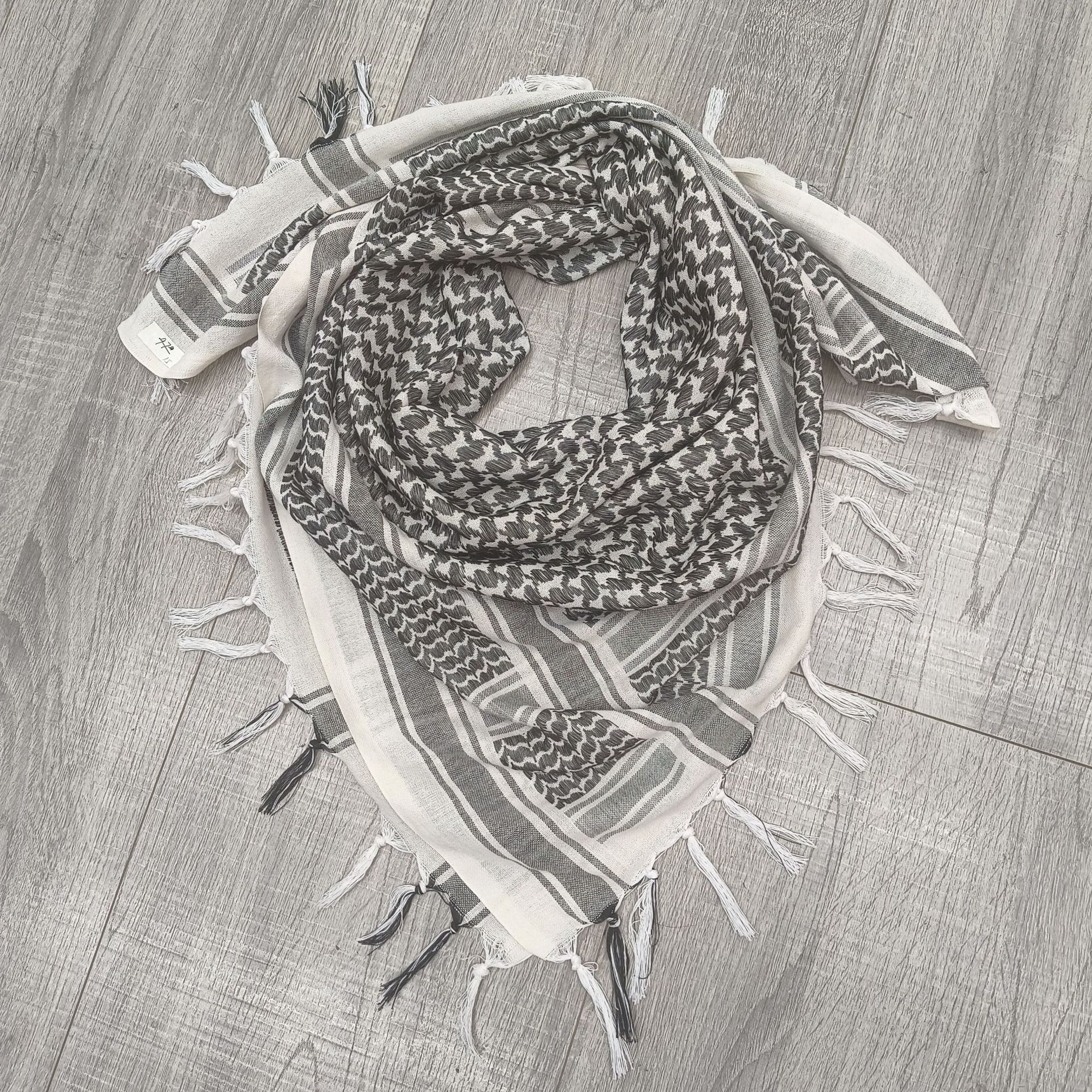 Palestinian scarf black and white jacquard square scarf Men's Middle East Saudi Arabia headscarf cross-border hot sale manufacturers batch