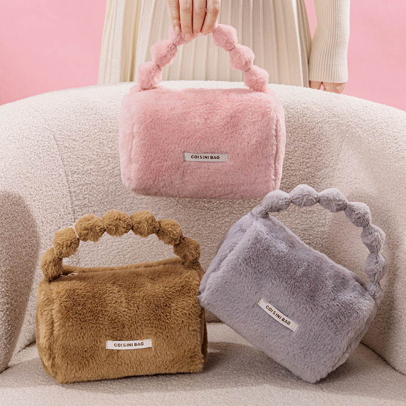 Autumn and winter travel plush makeup bag cute skin care storage bag travel cosmetics portable storage bag wholesale