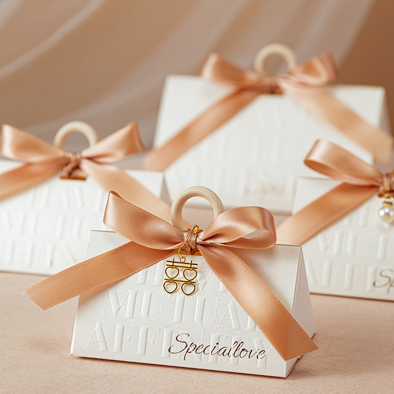 New triangle candy box niche high-grade wooden ring portable candy box wedding companion gift box European-style candy bag