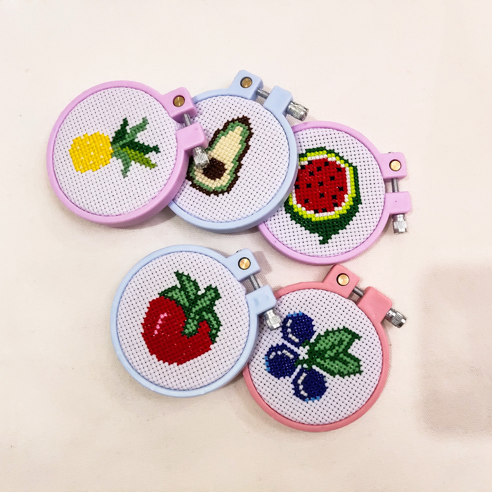 Small children's cross stitch material bag key chain backpack buckle material bag children's embroidery diy material bag