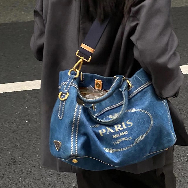 小紅書網紅同款復古百搭印花牛仔手提斜跨包包2022新款女包潮