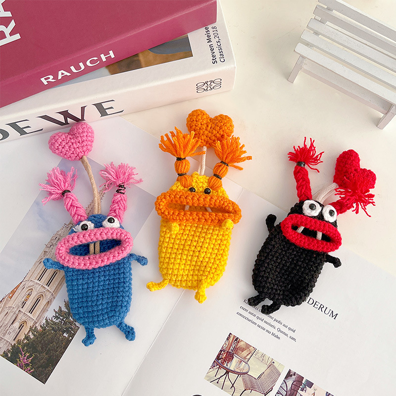 Cross-border cute sausage mouth car key cover hand-woven funny wool car doll key bag buckle pendant