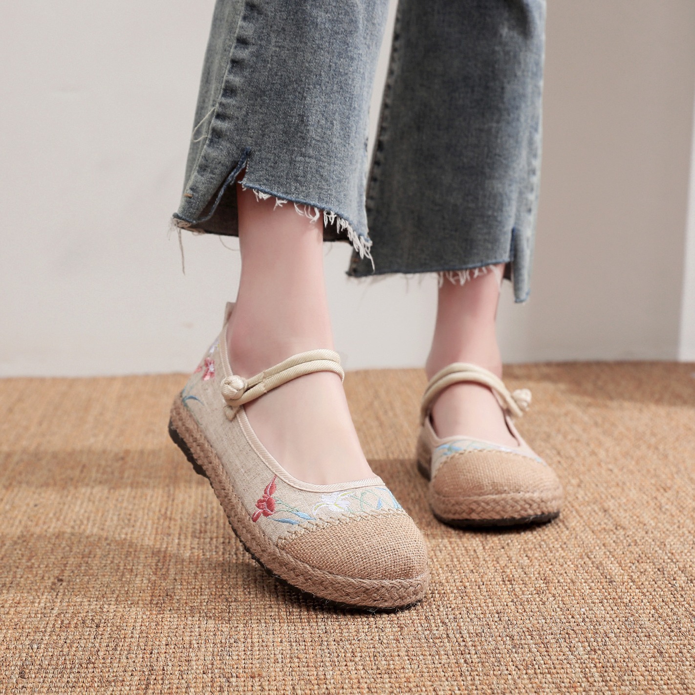 22 Spring New Old Beijing Embroidered Shoes Women's Embroidered Linen Cloth Shoes Ethnic Style Embroidered Shoes