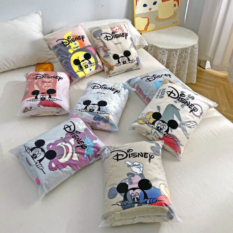 Cartoon Xiaoni flannel blanket kindergarten lunch break blanket gift box suit gift car Office blanket