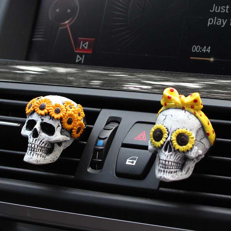 Cross-border new suit ghost head aromatherapy resin plug-in creative car aromatherapy ornaments car accessories Gifts Wholesale