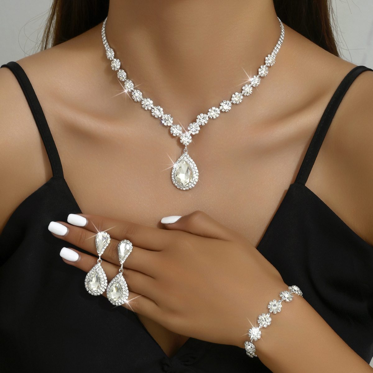 Factory wholesale wedding bridal jewelry suit necklace stud earrings bracelet three-piece set full diamond flower multi-color suit