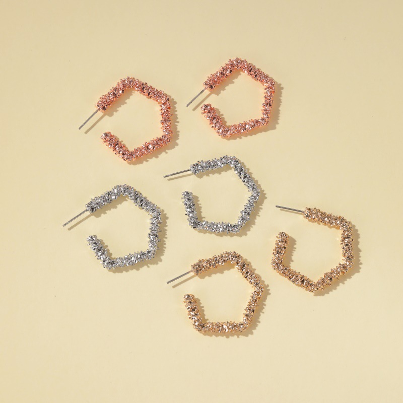 European and American New Earrings Internet Popular Style Elegant Carved Opening Love Earrings Simple Alloy Frosted Heart-shaped Earrings