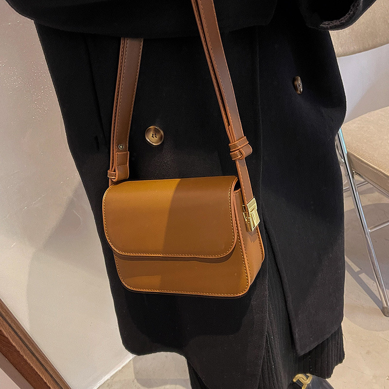 Niche armpit bag, fashionable small bag, women's crossbody bag, new retro solid color single shoulder small square bag