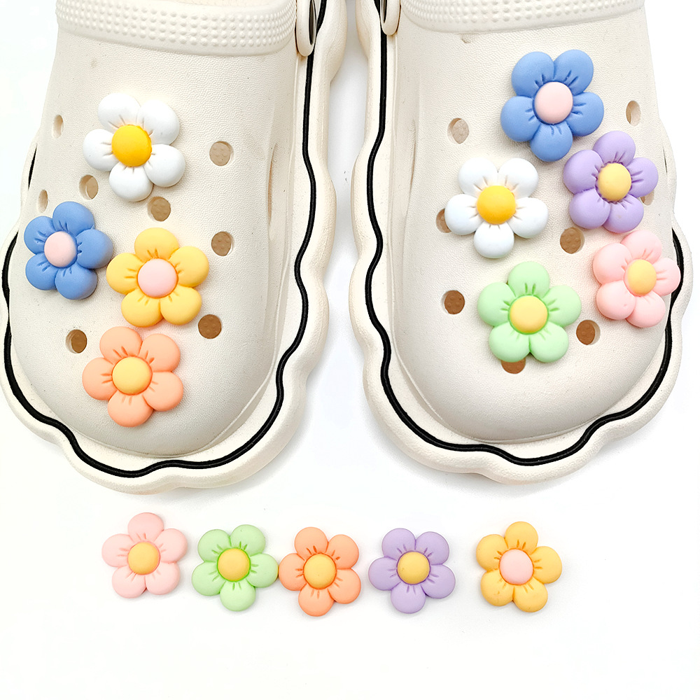 Resin flower cute cartoon hole shoes shoes flower shoe buckle Amazon hot DIY garden shoes decorative buckle