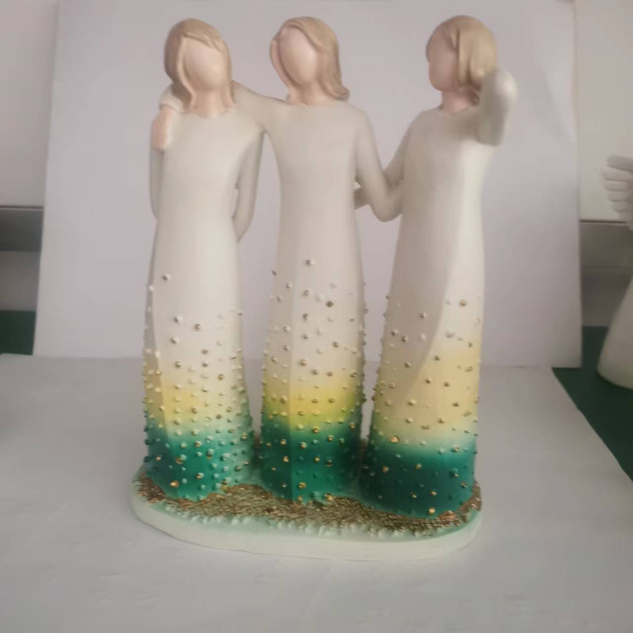 Cross-border exclusive for creative gifts decorations holiday commemorative gifts three women resin ornaments crafts