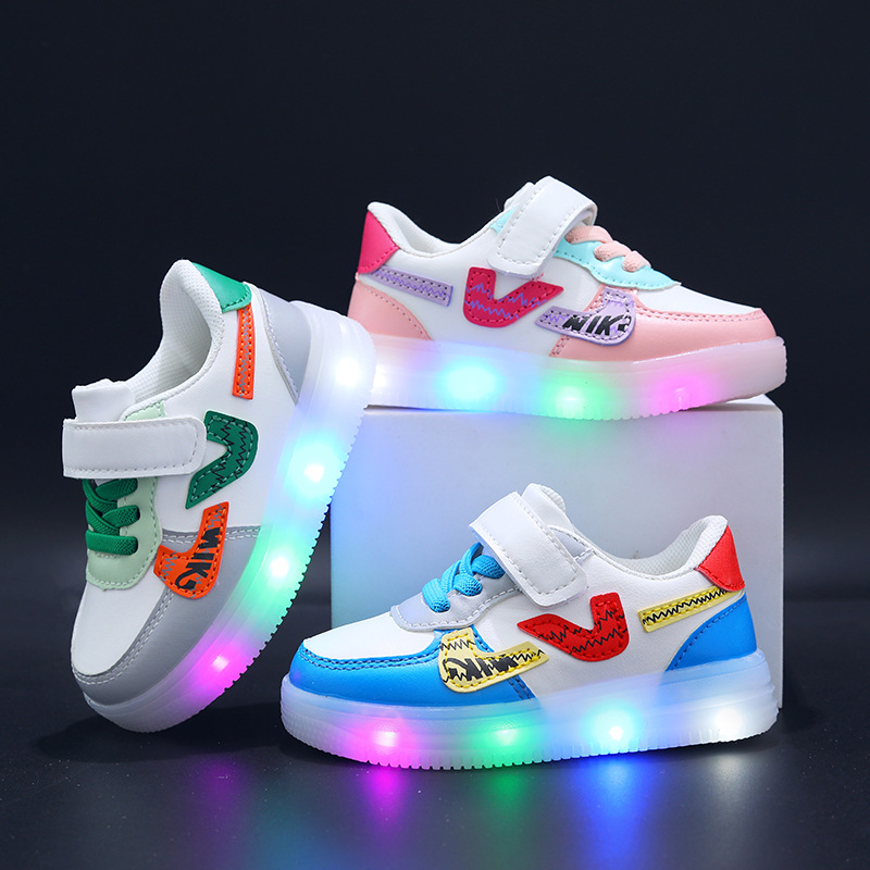 Boys sneaker 2023 Spring and Autumn New Korean style Velcro soft bottom children's board shoes girls LED light shoes fashion